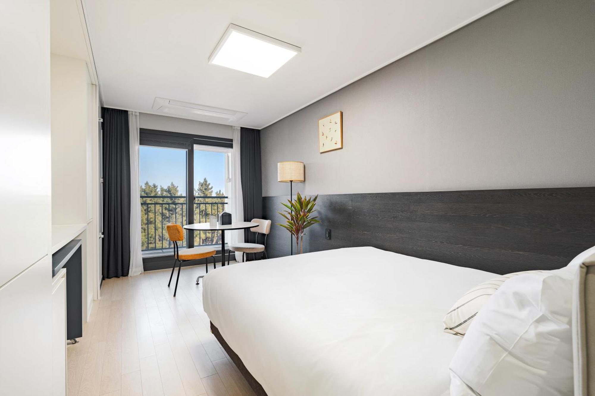 Urbanstay Sokcho Beach Ab Exterior photo