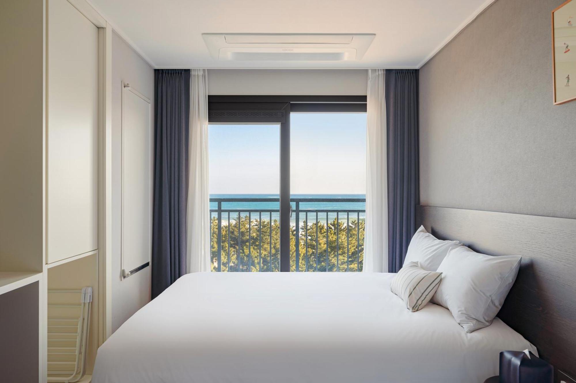Urbanstay Sokcho Beach Ab Exterior photo