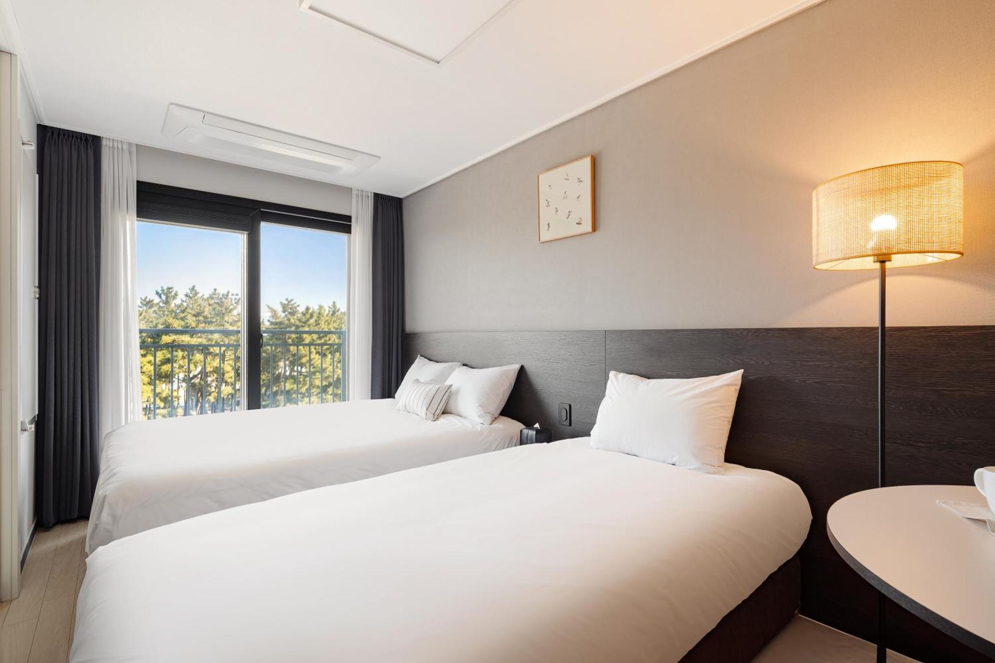 Urbanstay Sokcho Beach Ab Exterior photo