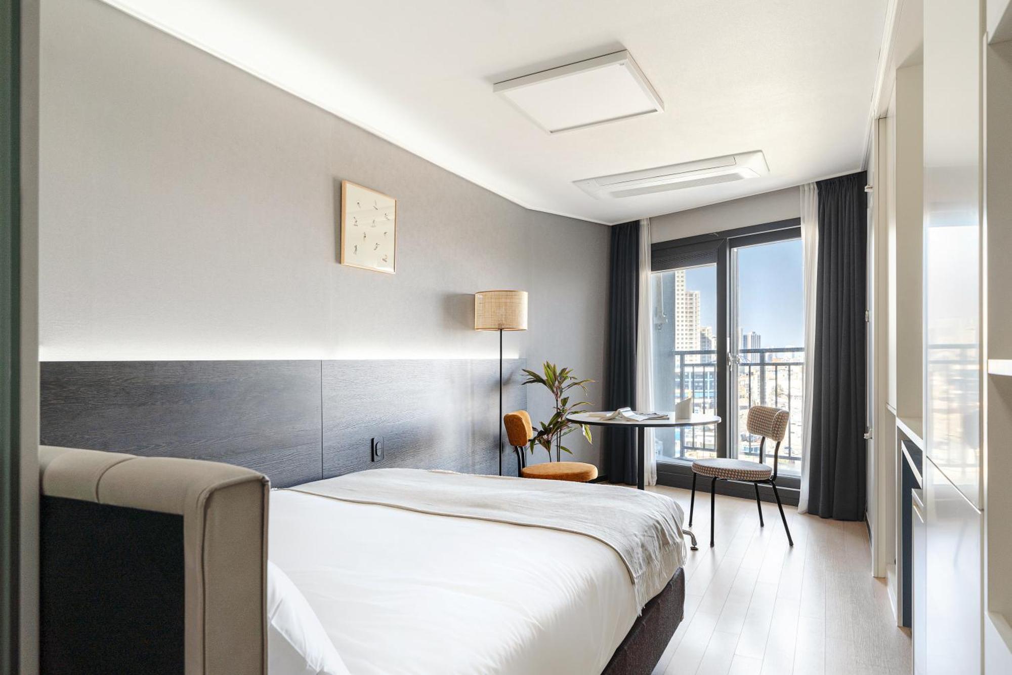 Urbanstay Sokcho Beach Ab Exterior photo