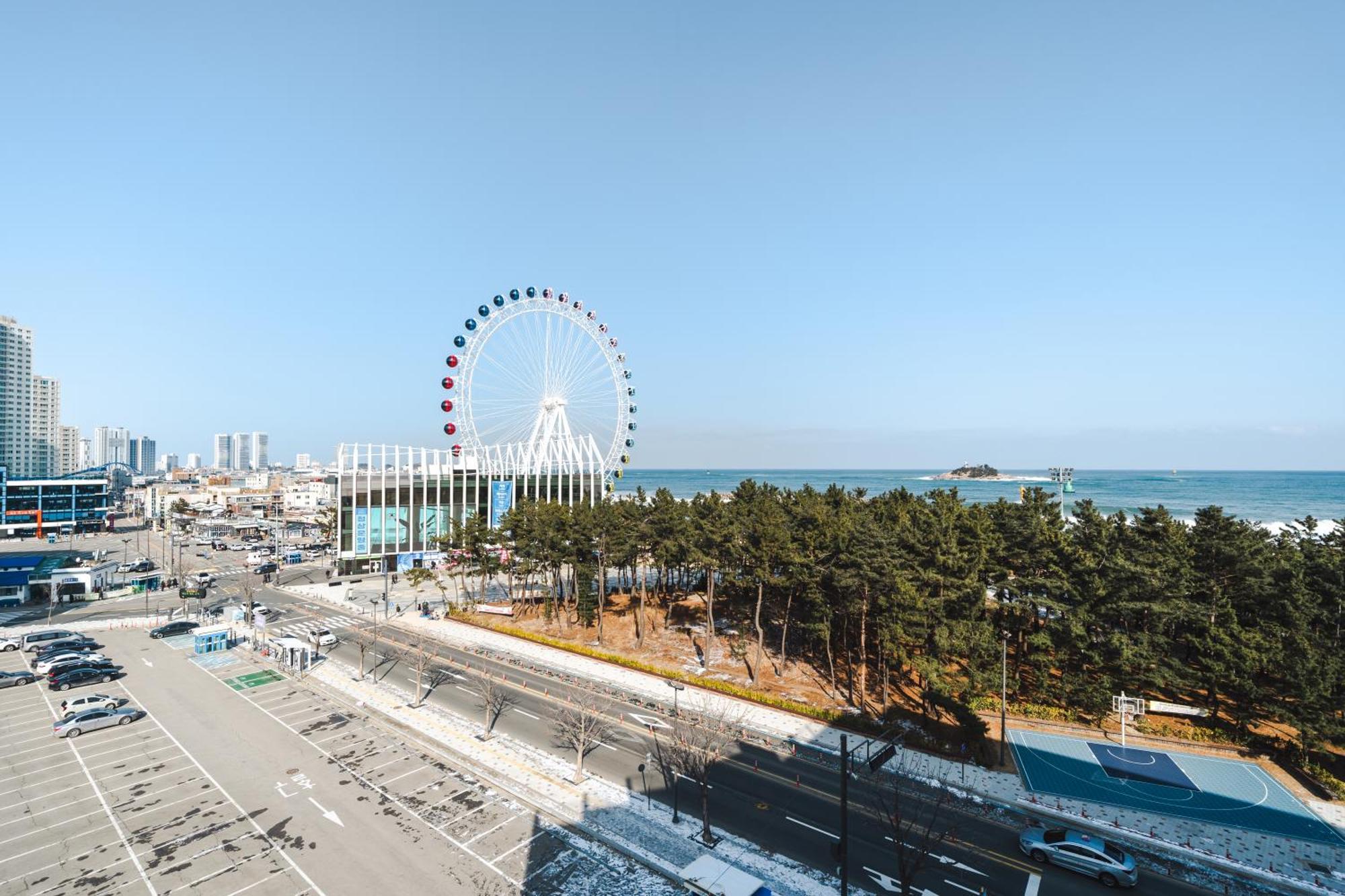 Urbanstay Sokcho Beach Ab Exterior photo