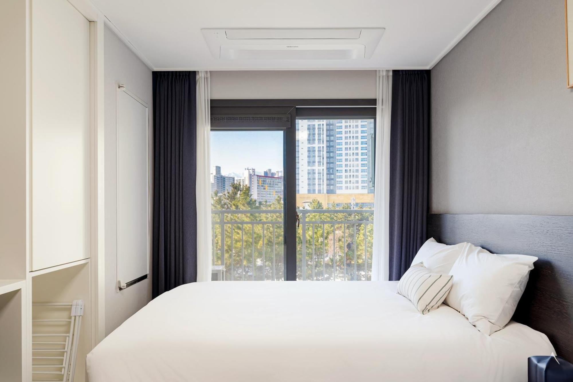 Urbanstay Sokcho Beach Ab Exterior photo