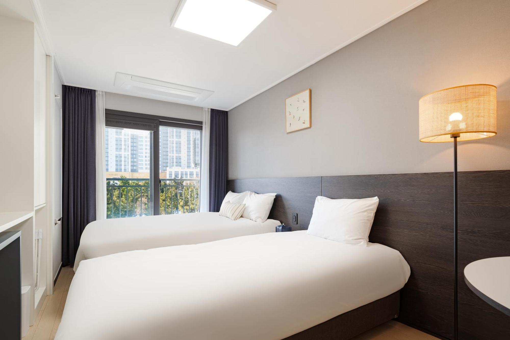 Urbanstay Sokcho Beach Ab Exterior photo