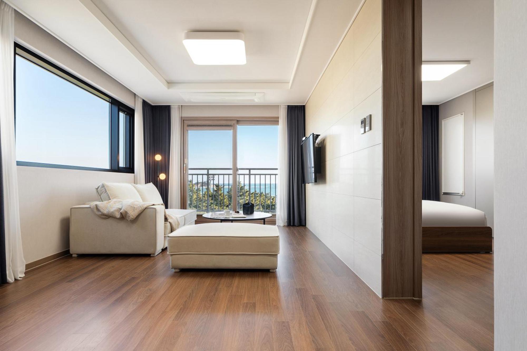 Urbanstay Sokcho Beach Ab Exterior photo