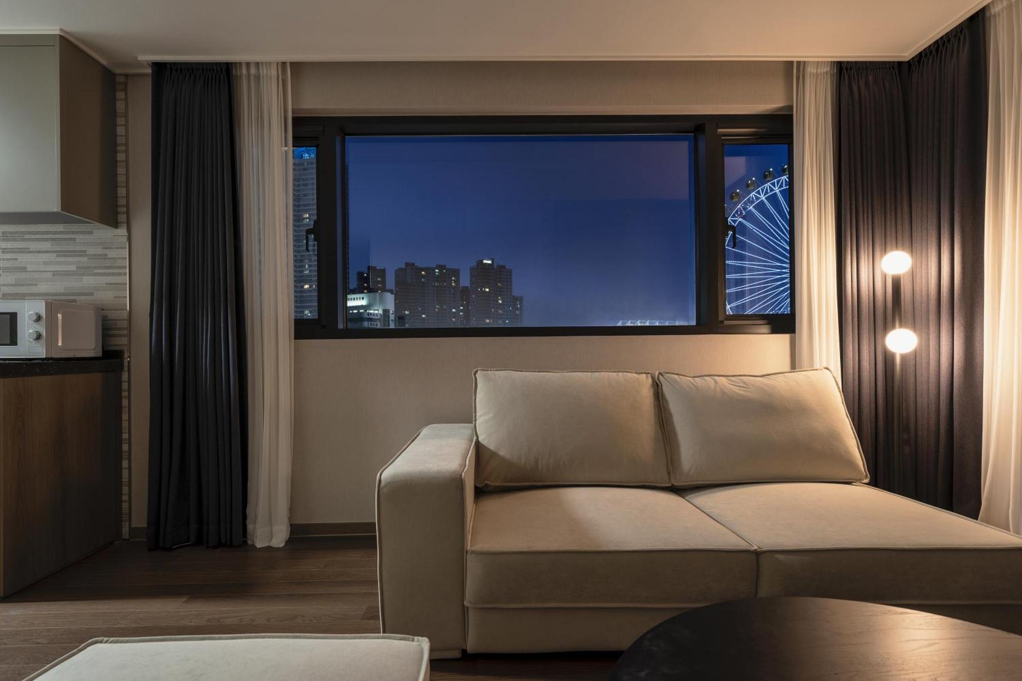 Urbanstay Sokcho Beach Ab Exterior photo