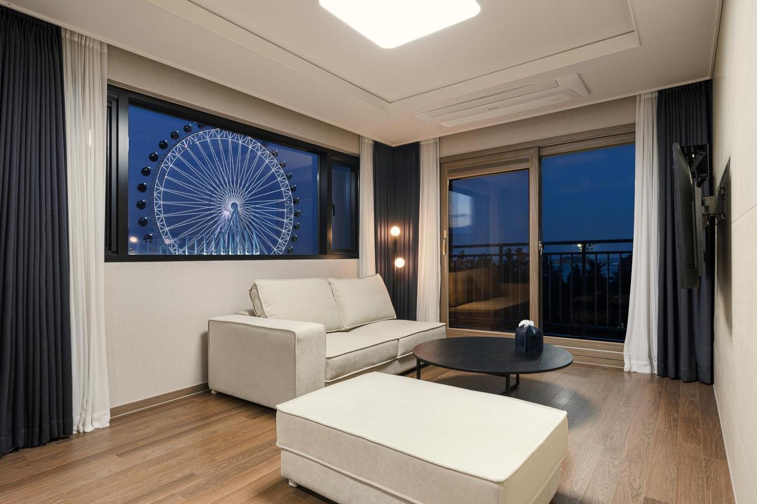 Urbanstay Sokcho Beach Ab Exterior photo